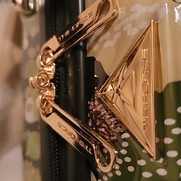 NWOT TRIFORCE ELITE PERFORMANCE BEAUTY HARD SHELL CAMO PRINT CASE SPRING BREAK - Picture 10 of 16